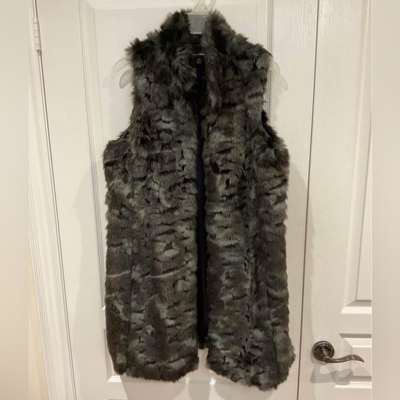 Women’s Faux Fur Vest Holt Renfrew - Picture 1 of 6